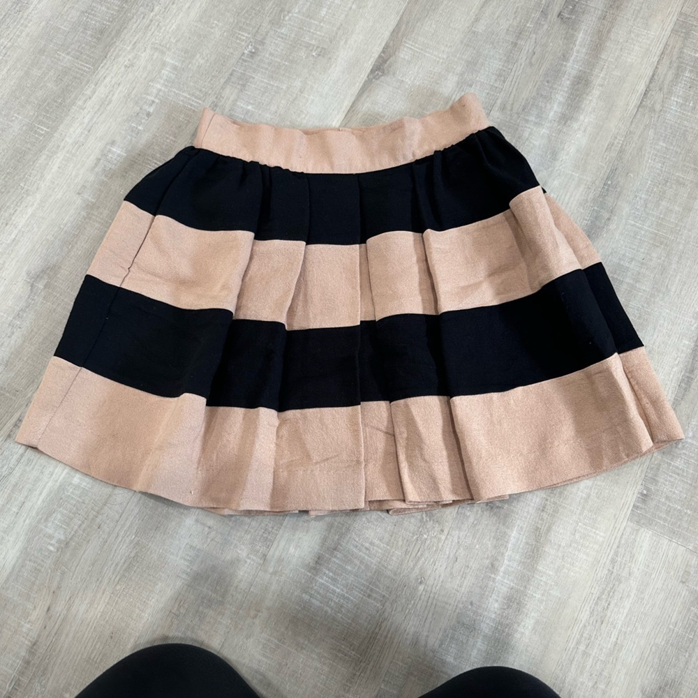 BCBG pleated skirt with pockets